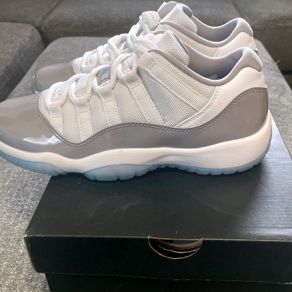 Jordan Air Jordan 11 Retro Low GS White University Blue 528896-140 Size 6.5Y